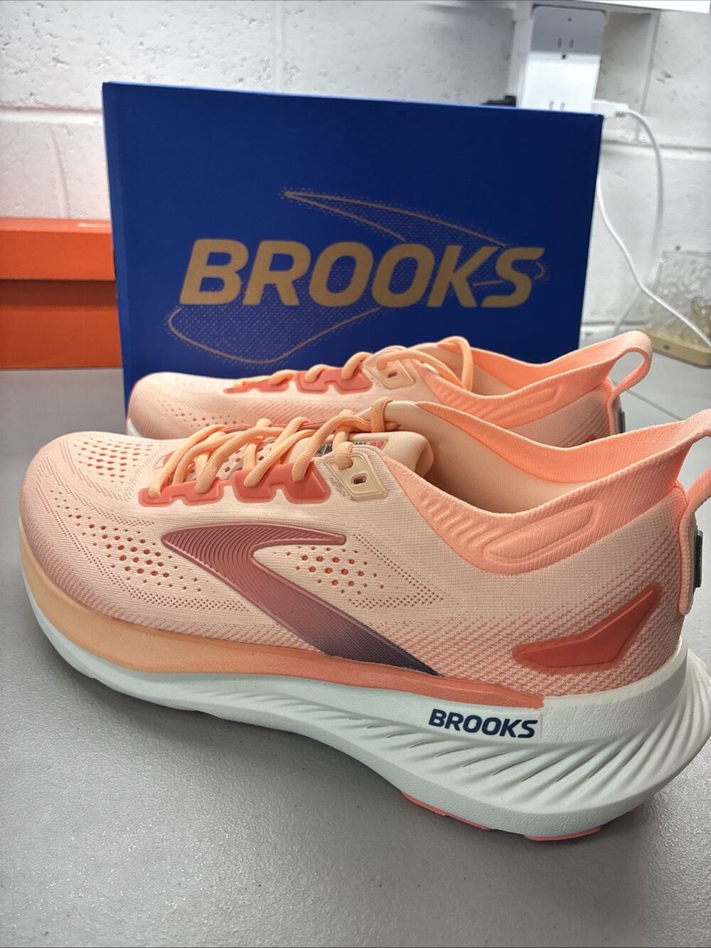 New Women's Brooks Glycerin 23 Coral/Peach/Spellbound Women’s Size 11.5 With Box